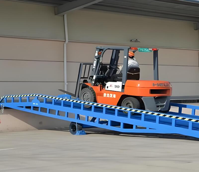 清远移动式卸货平台（叉车用）